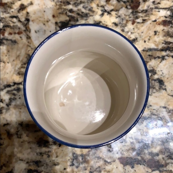 Cute jar/vase/pencil holder. 4.5” tall by 3” wide - Picture 4 of 5